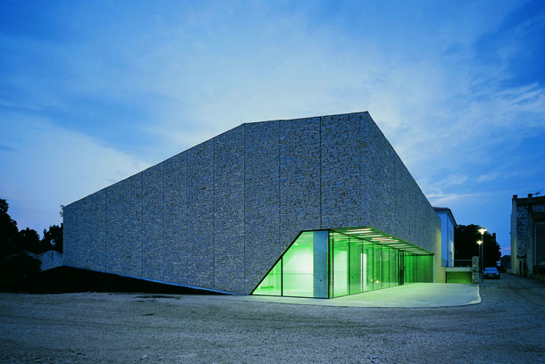 3LHD_105_Sports_Hall_Bale_photo_by_Damir_Fabijanic_02