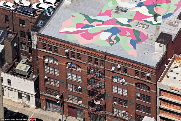 Chelsea,-Manhattan-A-Cool-mural-on-a-white-roof-above-a-gallery-building-in-Chelsea