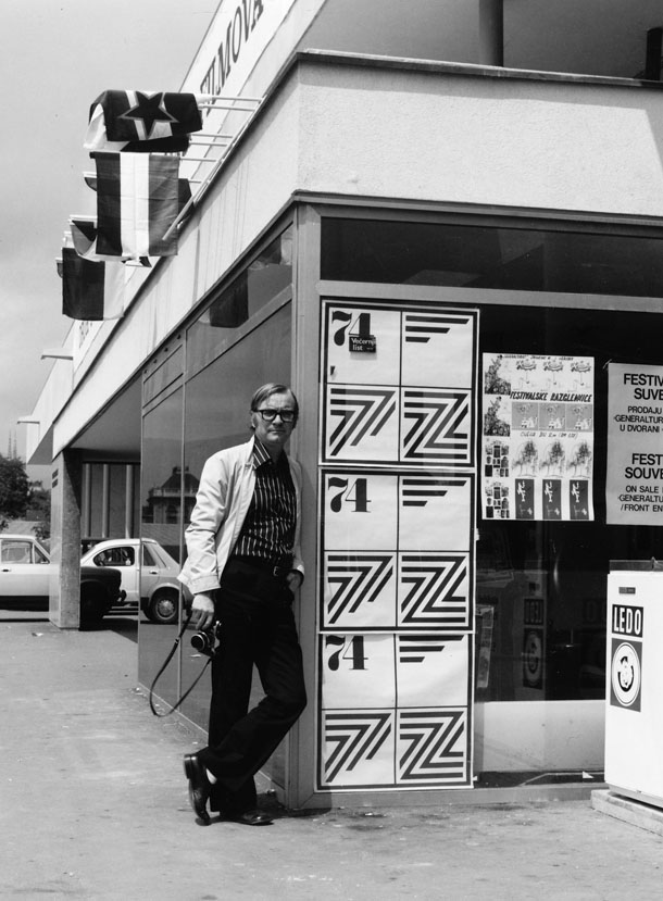 DORIVOJ DOVNIKOVIĆ BORDO _pored Animafest postera 1974