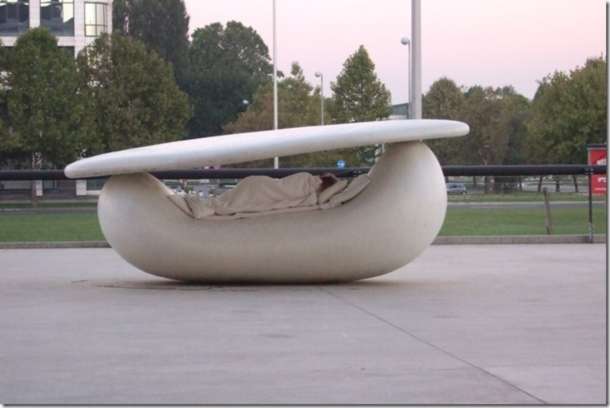 Performans Spavanje između neba i zemlje, 2010_small[1]