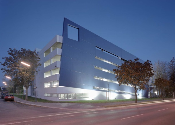 2 B&I 04