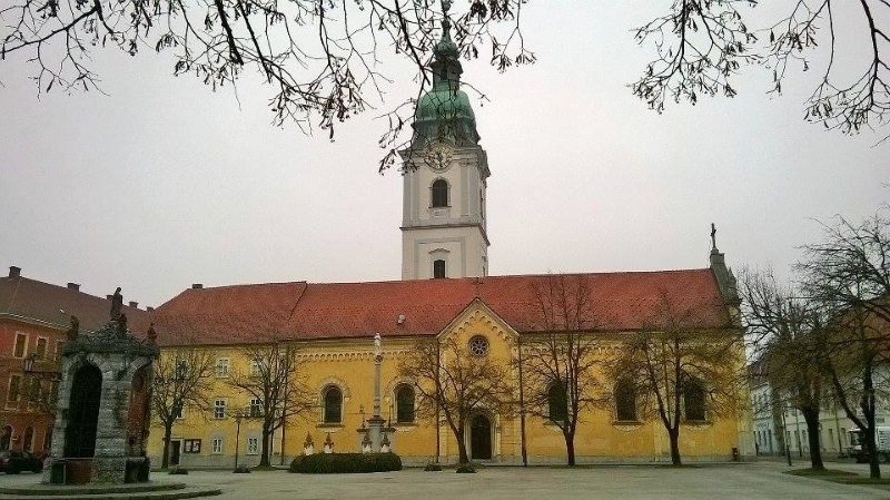 2-crkva-sv-trojice-i-franjevacki-samostan