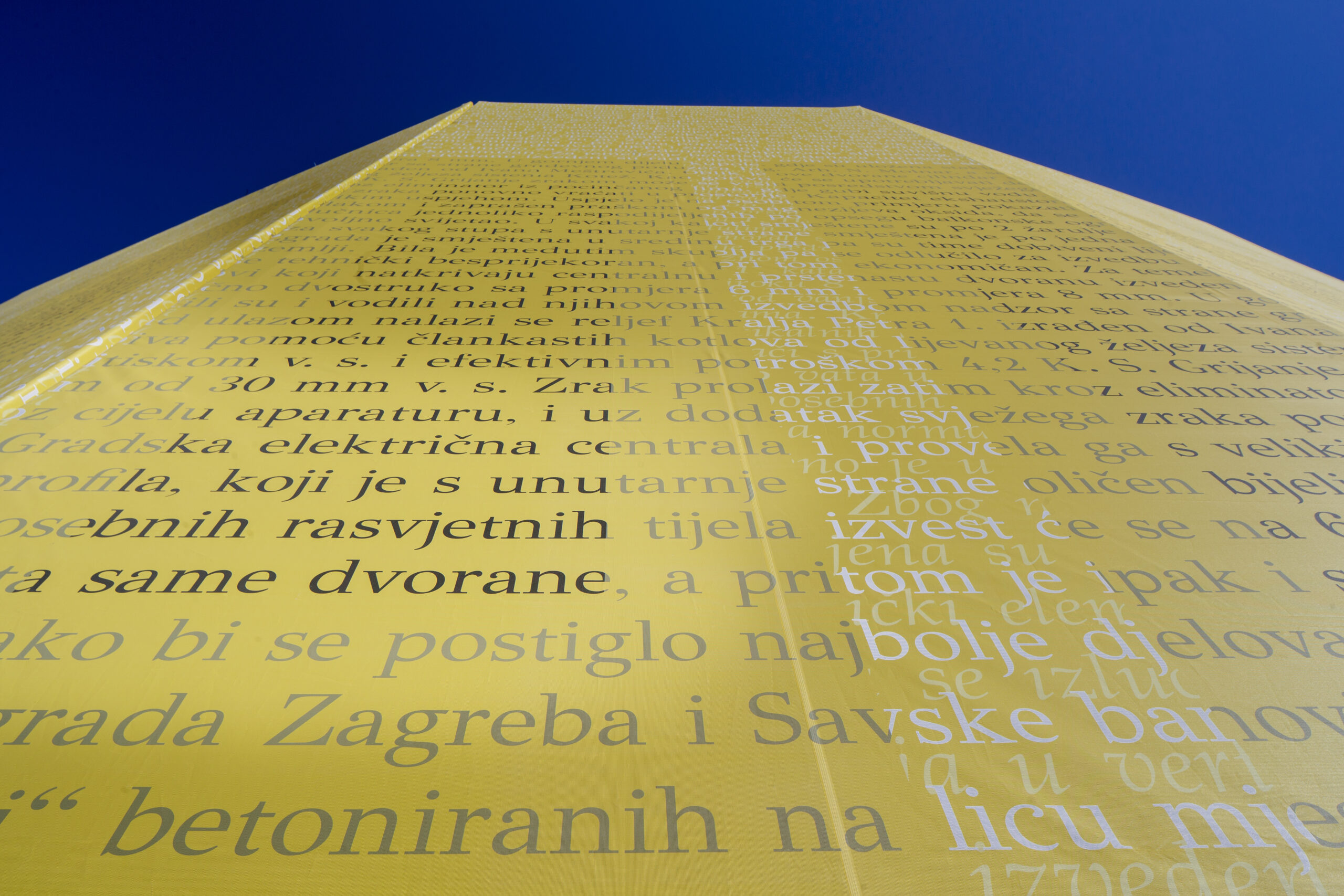 Meštrovićev paviljon u žutom plaštu